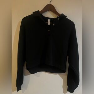 ALO Yoga Polo Henley in Black